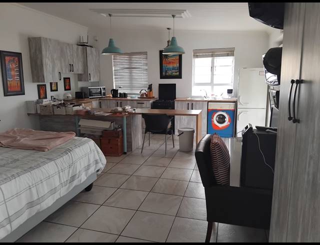 9 BEDROOM HOUSE FOR SALE IN COUNTRY CLUB